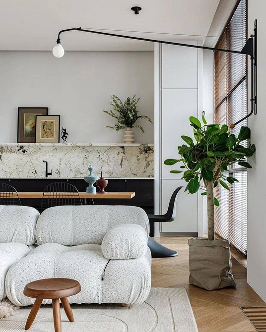 Модний диван смарагдового кольору у вітальні 2025: колір, стиль, комфорт в інтер'єрі