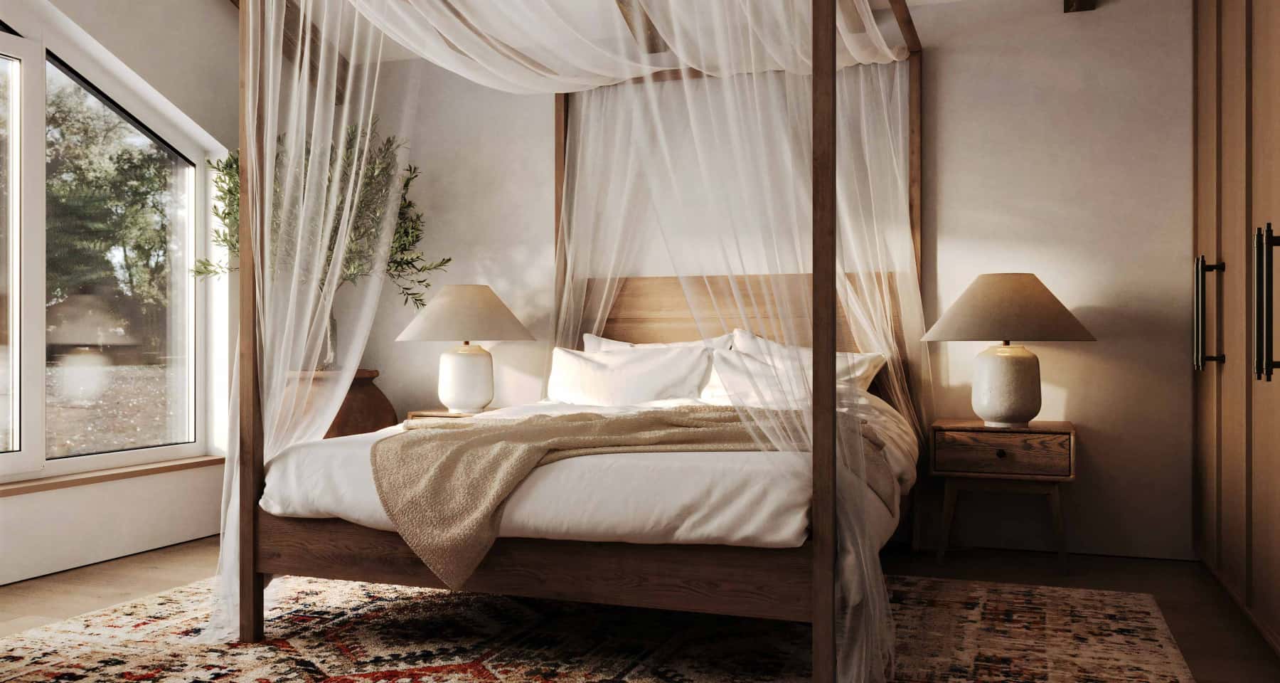 Панорамні вікна в цегляному будинку: вид зсередини на зелений сад