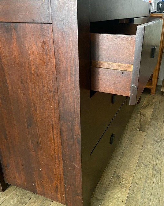 Реставрація старої шафи: ідея для перетворення меблів, оновлення інтер'єру в стилі DIY.