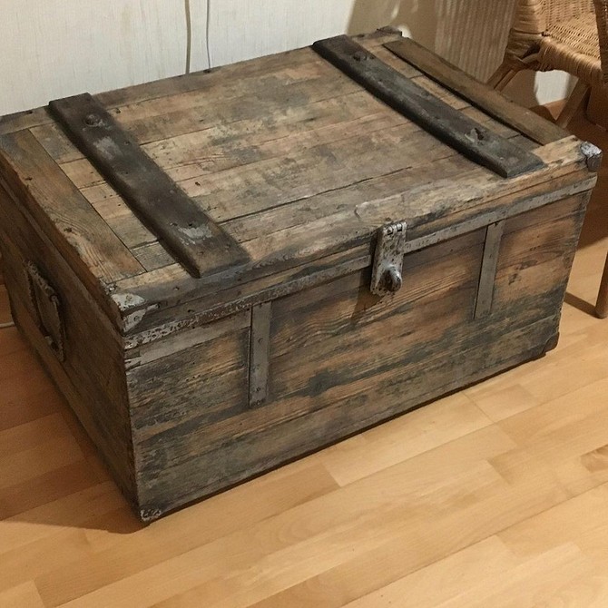 Відновлення старого стільця: детальний приклад реставрації меблів в домашніх умовах.