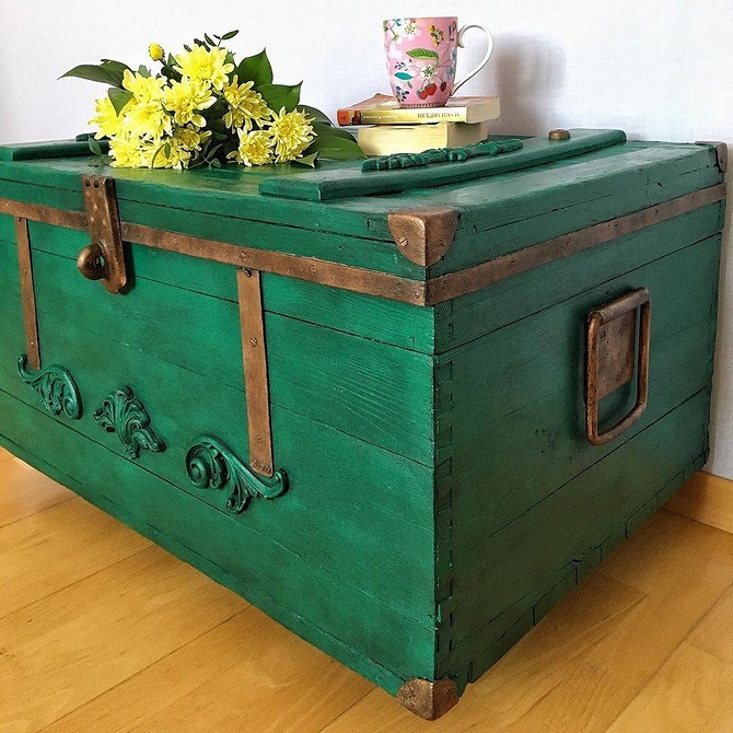 Реставрація дерев'яного столу: приклад вдалого перетворення старих меблів для дому.