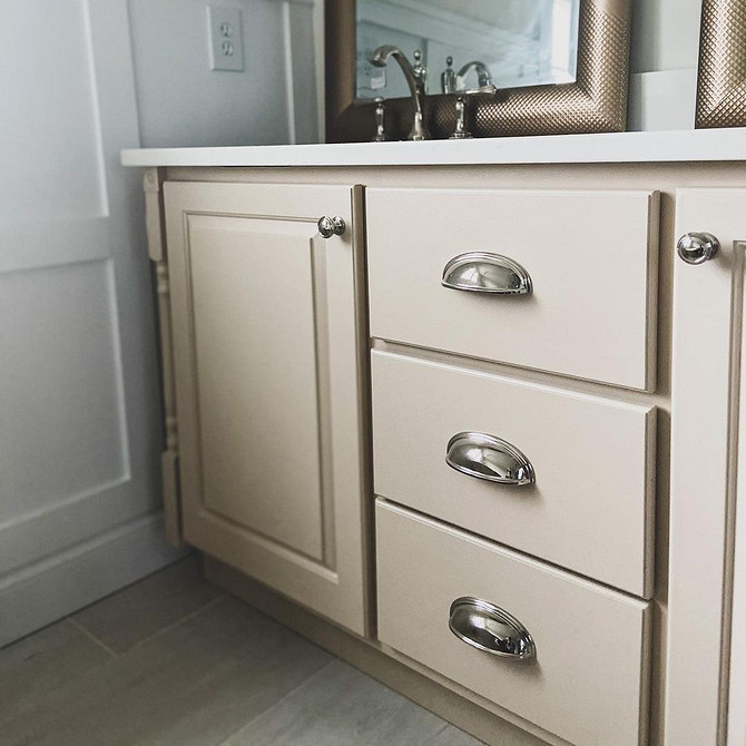 Декор меблів своїми руками: приклад реставрації дерев'яного столу з використанням техніки декупажу