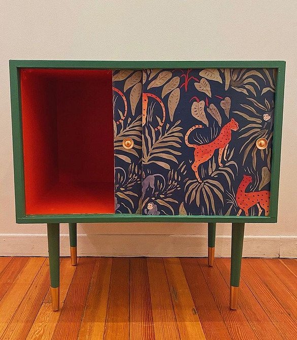 Переробка старого крісла: приклад відновлення меблів з заміною оббивки та фарбуванням.