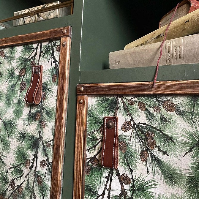 Переробка старої шафи: приклад креативного декорування меблів своїми руками.