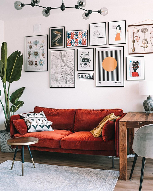 Поради щодо вибору дивану: як яскравий диван змінює дизайн інтер'єру.