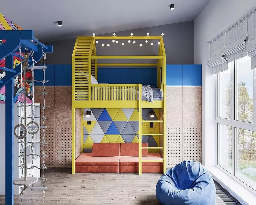 Ліжко-горище з диваном-ліжком, розкладене в двоспальне місце, економія простору.