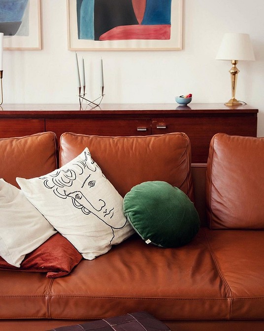 Поради щодо реставрації вживаних меблів: як дати нове життя старим речам.