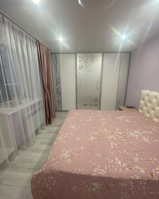 Застаріла шафа: приклад меблевої помилки в дизайні інтер'єру сучасної квартири