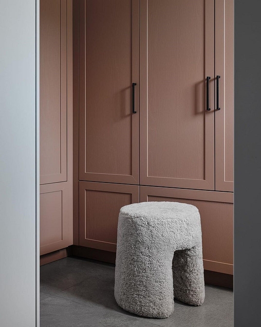 Приклад шафи, що візуально здешевлює інтер'єр: антитренди 2024 року