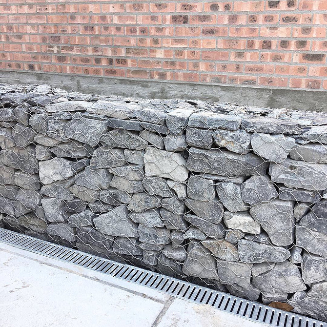 Габіони своїми руками: приклад готової конструкції з каменю в ландшафтному дизайні