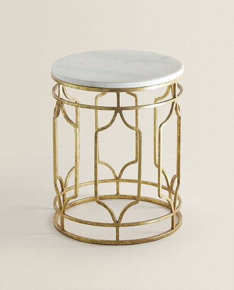 Інтер'єр кімнати з використанням альтернативних дизайнерських меблів та елементів декору