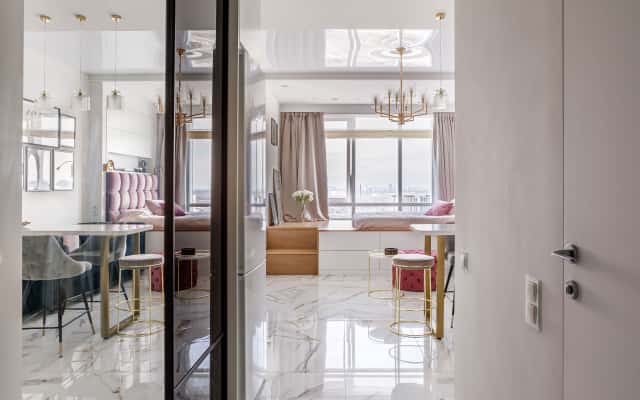 Дизайн інтер'єру квартири 32 м² з акцентом на мінімалізмі та практичності меблів.