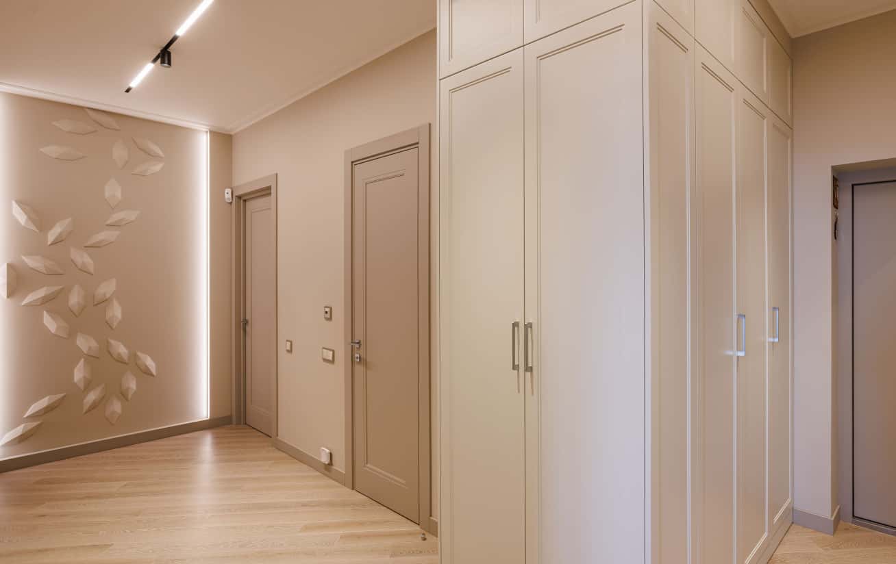 Кухня в квартирі у Києві: поєднання неокласичного та сучасного стилів.