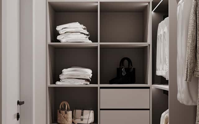 Ремонт під ключ: скандинавська спальня з мінімумом декору та великою кількістю світла.