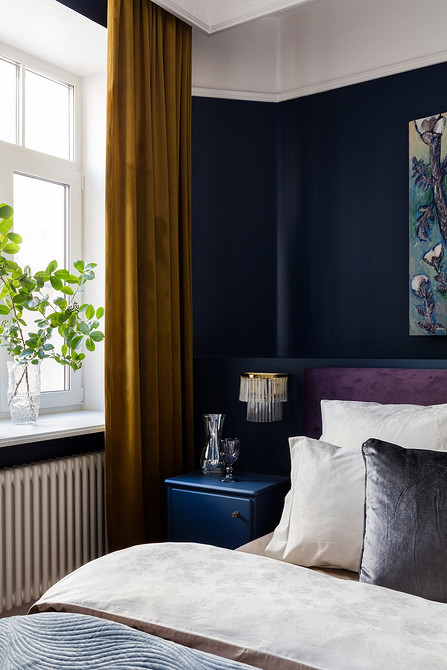 Вінтажні меблі в інтер'єрі: стіл та стільці з минулого в їдальні