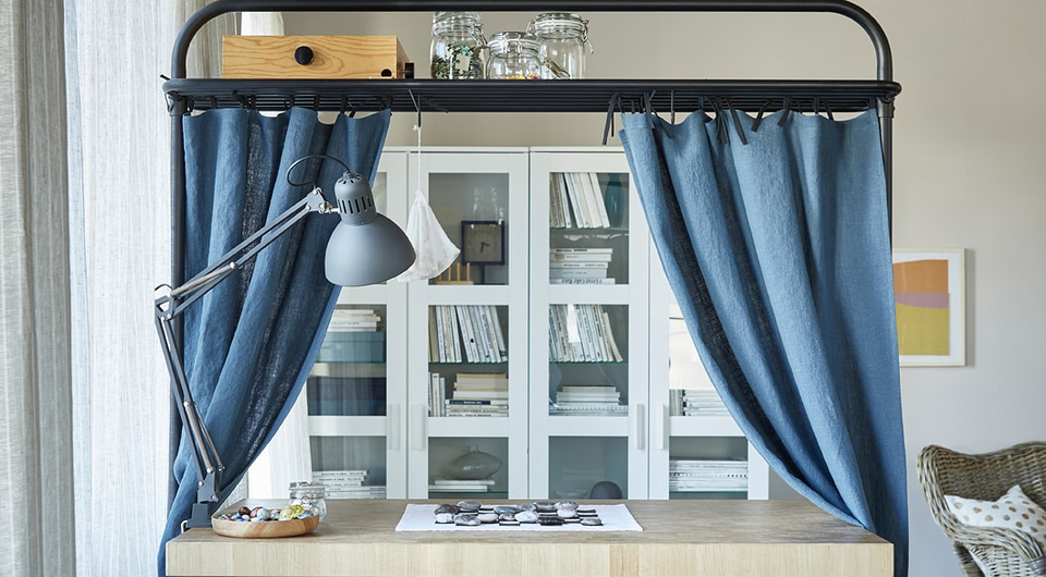 Мобільний кухонний острів IKEA: ідеальне рішення для зонування та організації простору кухні.