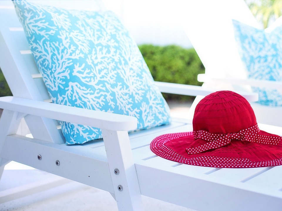 Дерев'яний складаний шезлонг для економії простору, зроблений своїми руками, майстер-клас