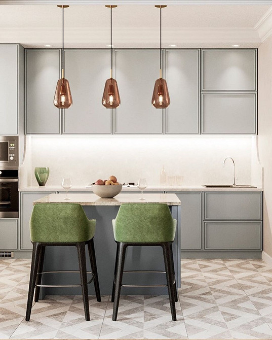 Оновлення кухонних фасадів самоклеючою плівкою для швидкого та бюджетного ремонту.