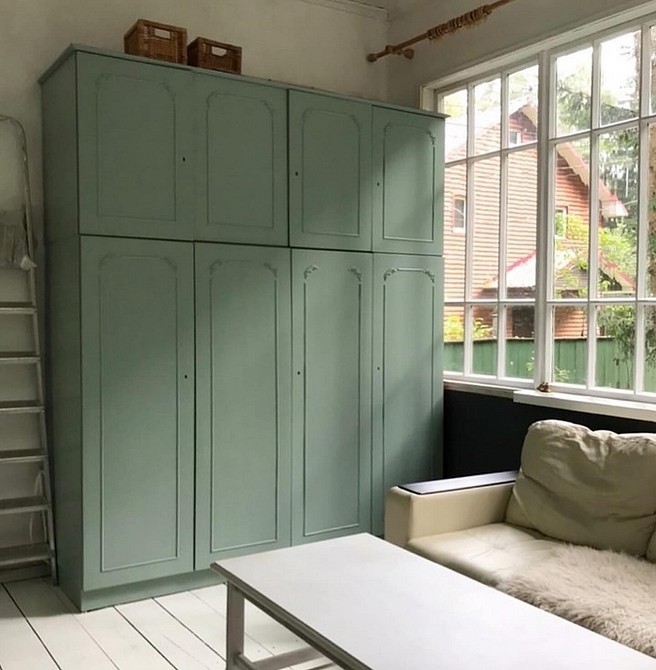 Переробка шафи своїми руками: приклад використання техніки декупажу для декорування меблів.