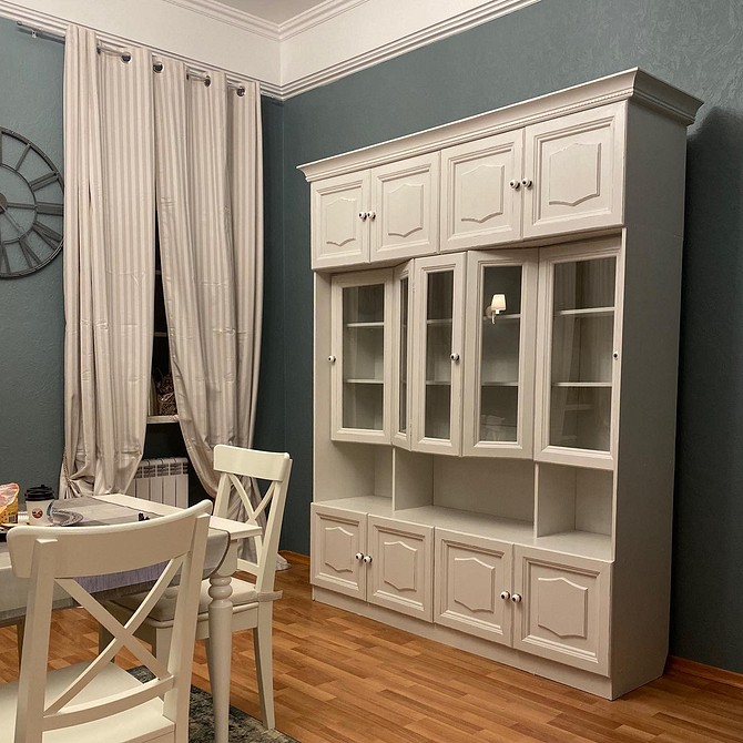 Реставрована стара шафа: приклад відновлення антикварних меблів своїми руками