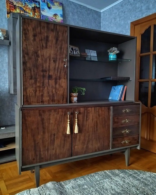 Стара шафа після реставрації: приклад успішного відновлення меблів своїми руками.