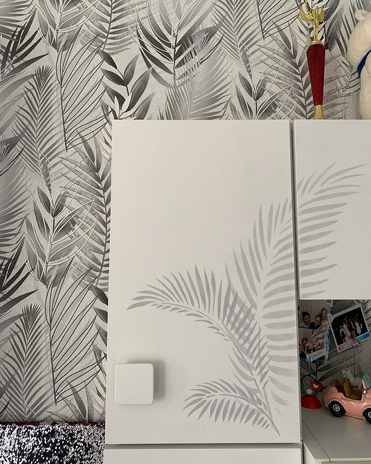 Шафа 'до та після' реставрації: приклад успішного оновлення старих меблів DIY