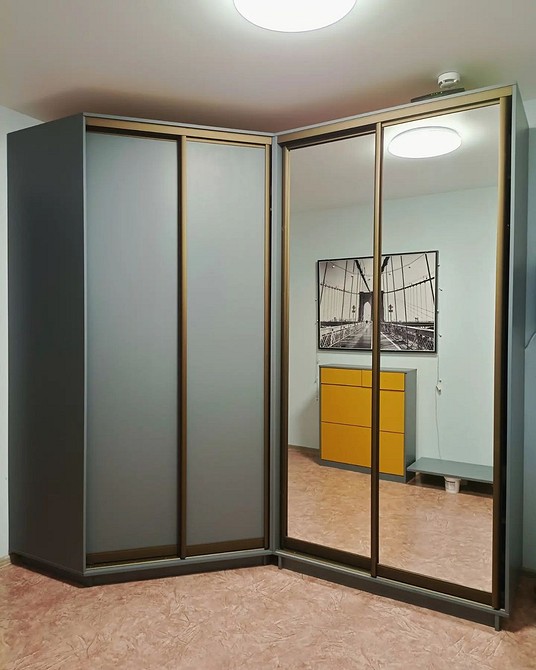 Перефарбований старий шафа: приклад вдалого оновлення інтер'єру з фотографіями