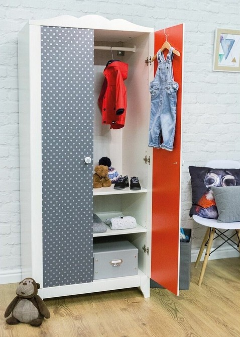 Реставрація старої шафи: переробка меблів своїми руками для сучасного вигляду.