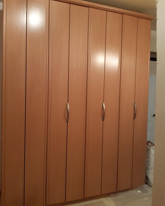 Як відновити старий шафа: приклад успішного відновлення та перетворення меблів.