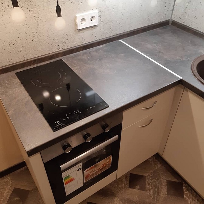 Використання герметика для з'єднання кухонних стільниць: захист від вологи та бруду.