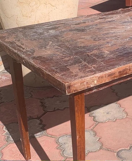 DIY реставрація столу: інструменти та матеріали для відновлення дерев'яних меблів вдома