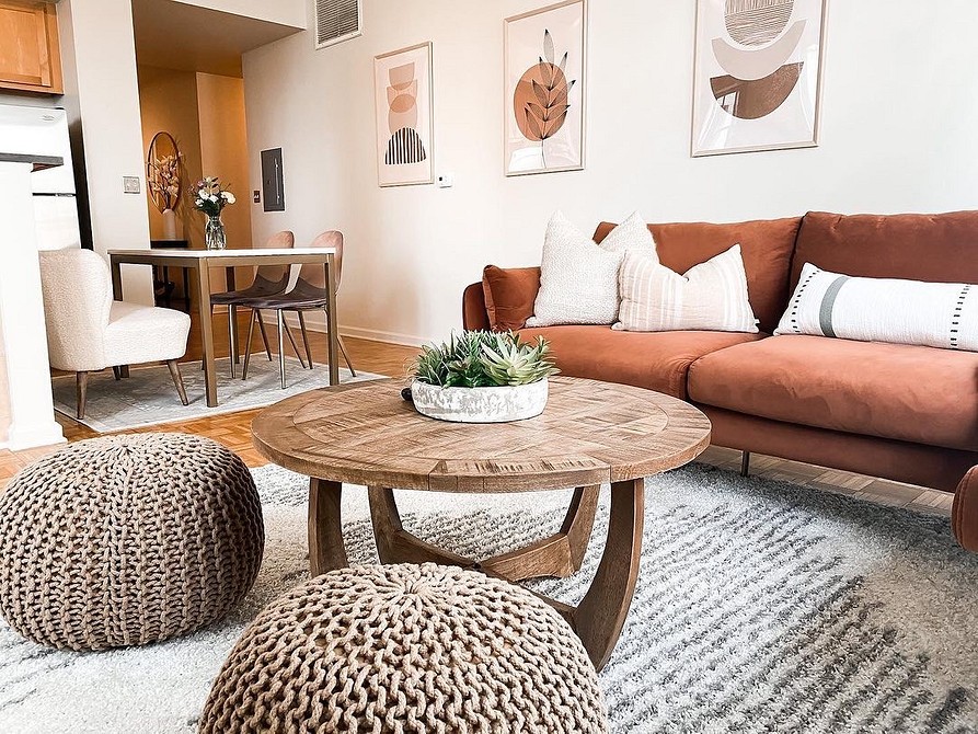 Вибір кольору дивана в залежності від кольору стін: поради дизайнерів інтер'єру.