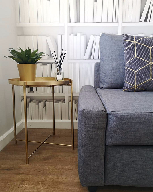 Меблі своїми руками: перетворений столик ІКЕА з додаванням мозаїки та фарби.