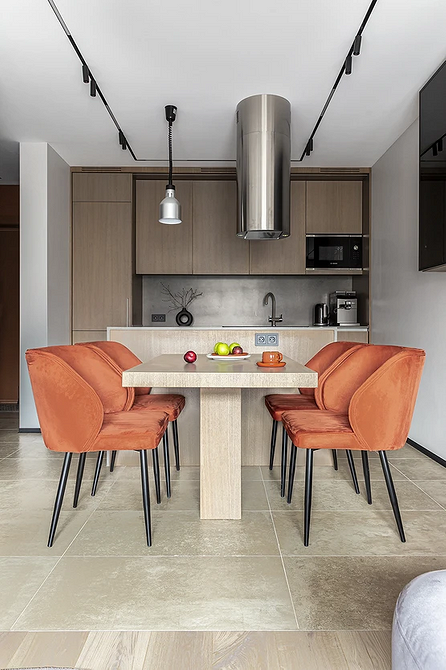 Розстановка меблів у кухні-вітальні: поради дизайнерів щодо створення гармонійного інтер'єру.