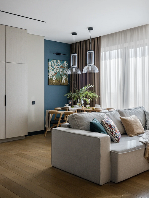 Оптимізація простору: розстановка меблів у кухні-вітальні для зручності та естетики.