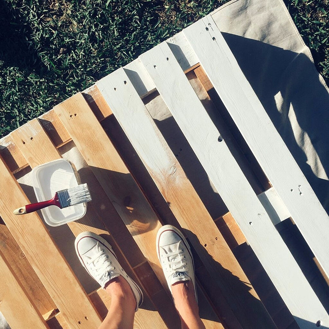 Покрокова інструкція зі створення ліжка з піддонів: ідеальне рішення для вашої спальні.