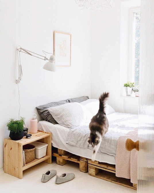 Фотографія процесу складання ліжка з піддонів: ідеї для дому, меблі DIY.