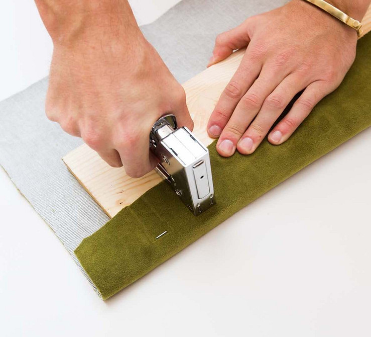 Зробити узголів'я для ліжка самостійно: економія та індивідуальний стиль в спальні.