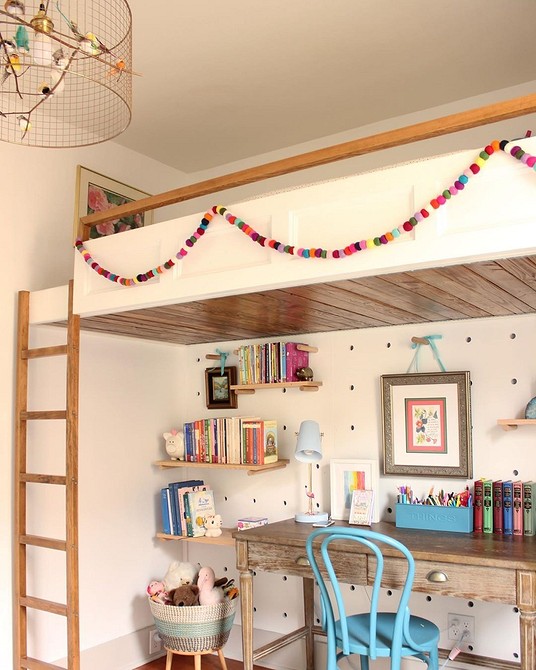 Ліжко-горище своїми руками: приклад використання простору під ліжком