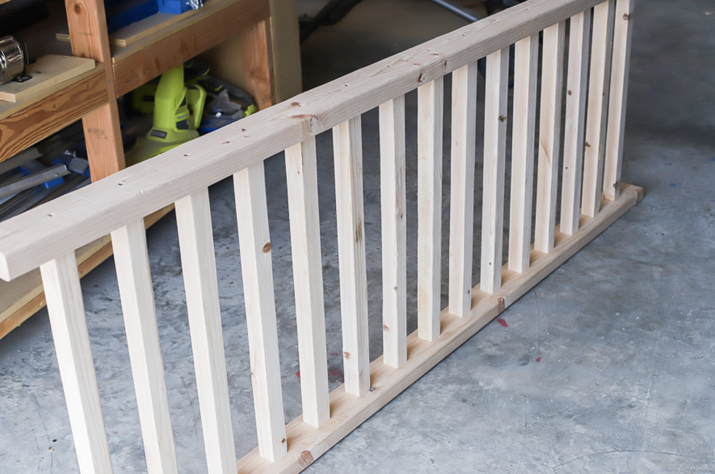 Кровать-чердак своими руками: пример готовой конструкции с рабочей зоной.