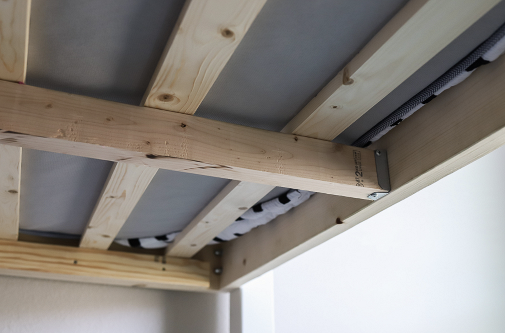 Кровать-чердак своими руками: дизайн спального места с освещением и декором.