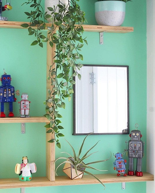 Фанерні полиці на кухні: практичне рішення для зберігання посуду та кухонного приладдя