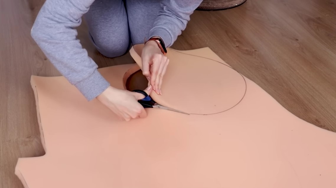 Пуфік своїми руками з картону: інструкція, матеріали та поради щодо декорування.