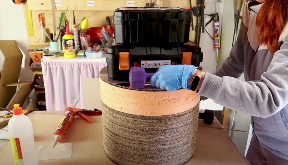 Пуфік з підручних матеріалів: оригінальний дизайн та практичне застосування.