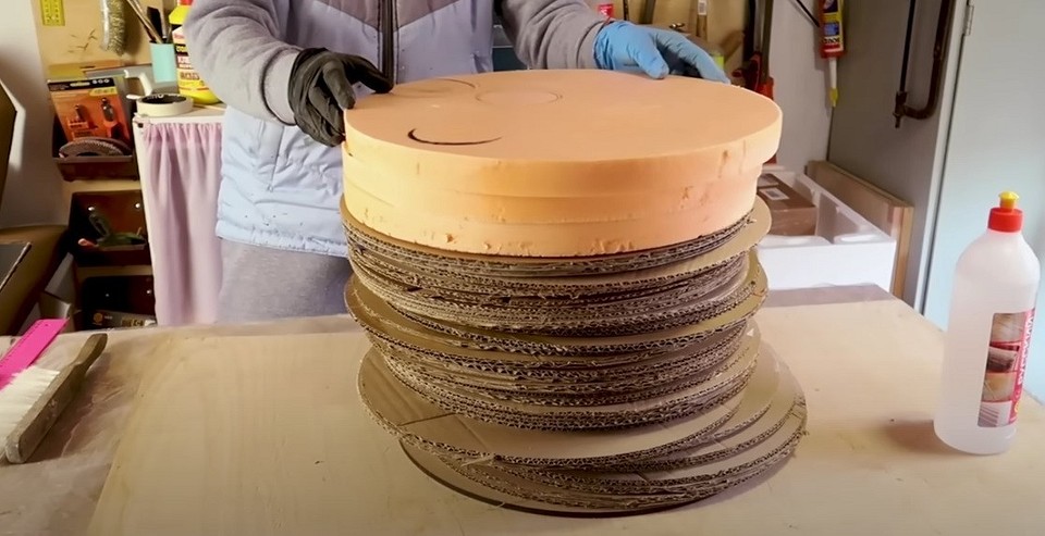 Як зробити пуфік з картону: крок за кроком інструкція та корисні поради.