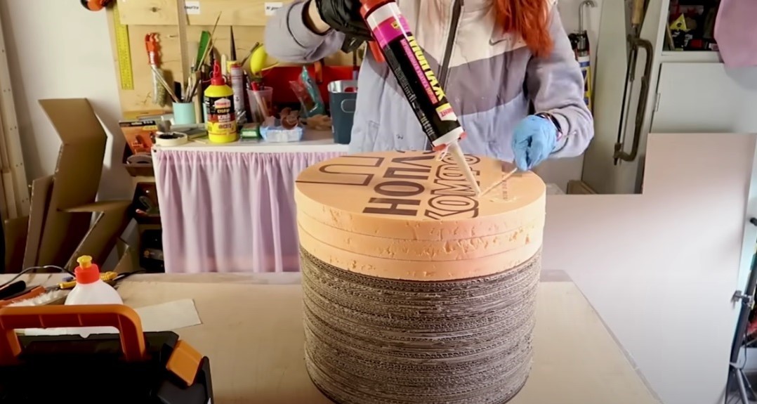 Етапи створення пуфіка з картонних коробок: зроби сам стильний пуф.