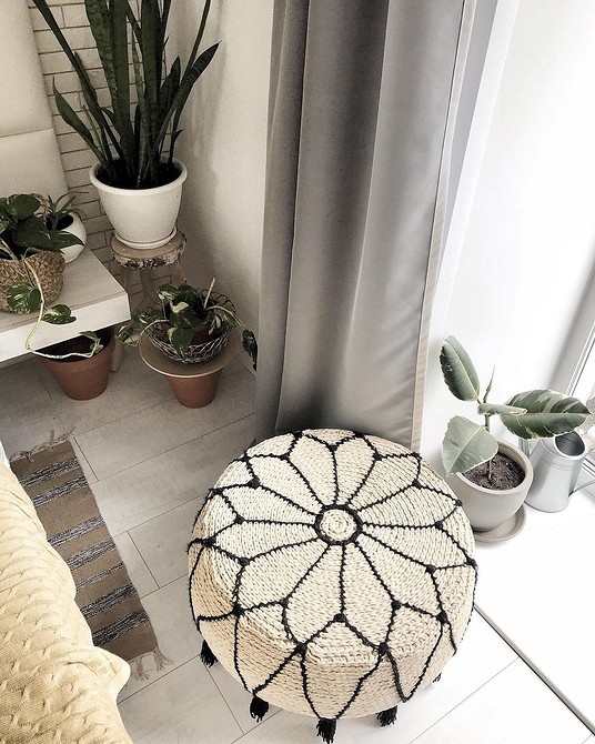 Пуфік для вітальні своїми руками: дизайн, комфорт та функціональність