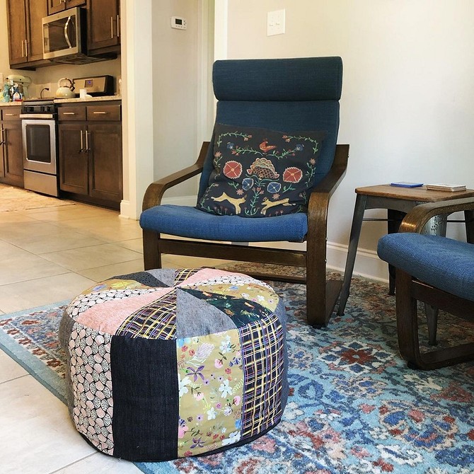 Покроковий майстер-клас з виготовлення пуфика з тканини для вашого дому.