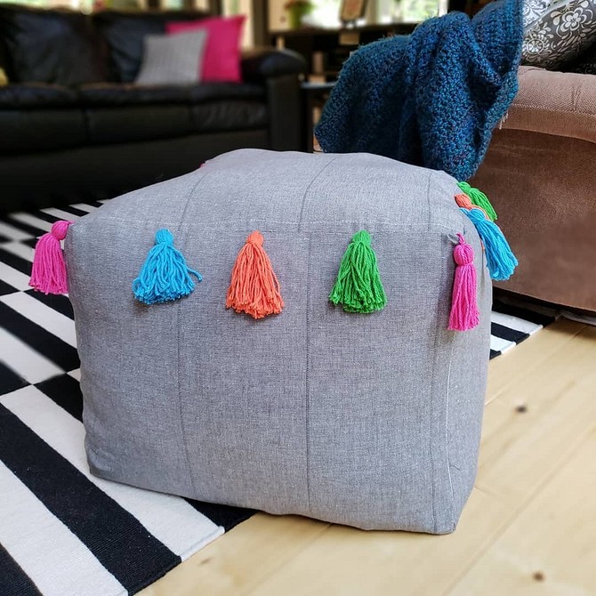 Інструкція як зробити пуф своїми руками: етапи виготовлення.