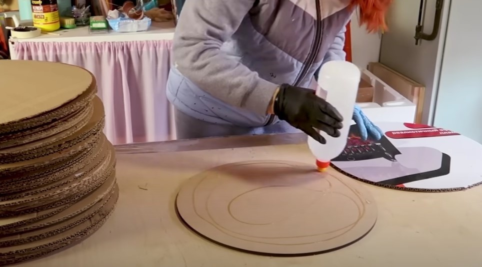 Пуфік з підручних матеріалів: бюджетний спосіб оновити інтер'єр свого дому.